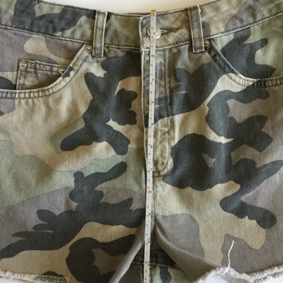Topshop Moto Mom Camo Shorts Size 6 - Picture 5 of 8